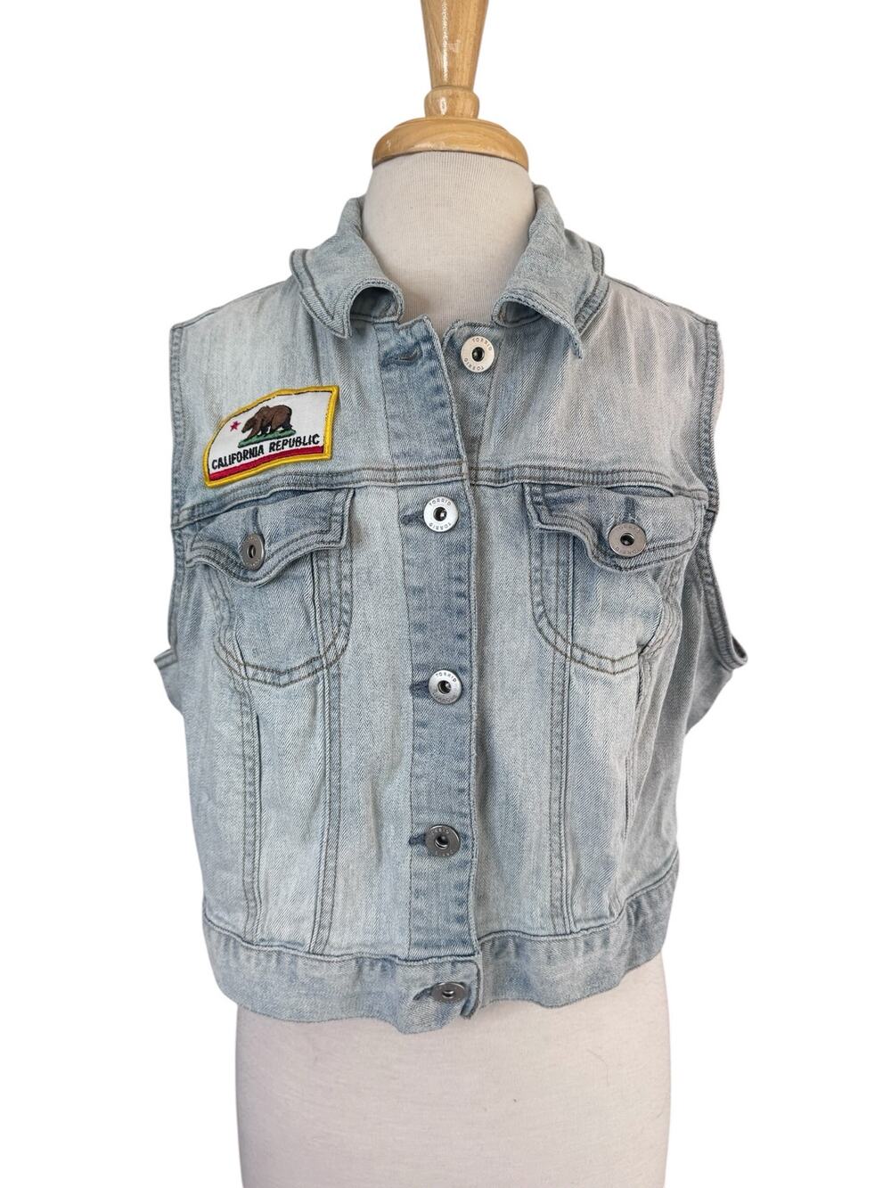 California Republic Light Wash Stretch Denim Vest Size 1 1X Womens TORRID Crop